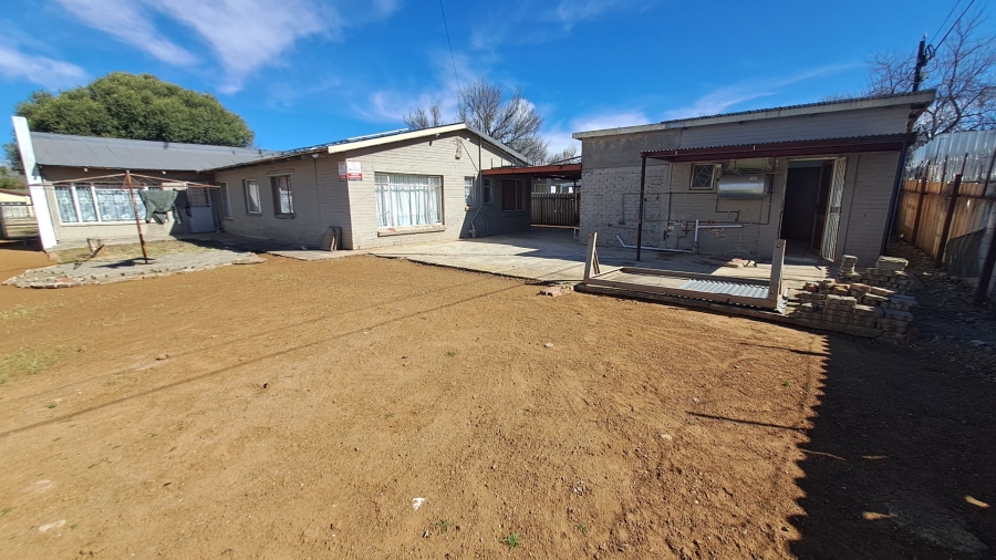 11 Bedroom Property for Sale in Brandwag Free State